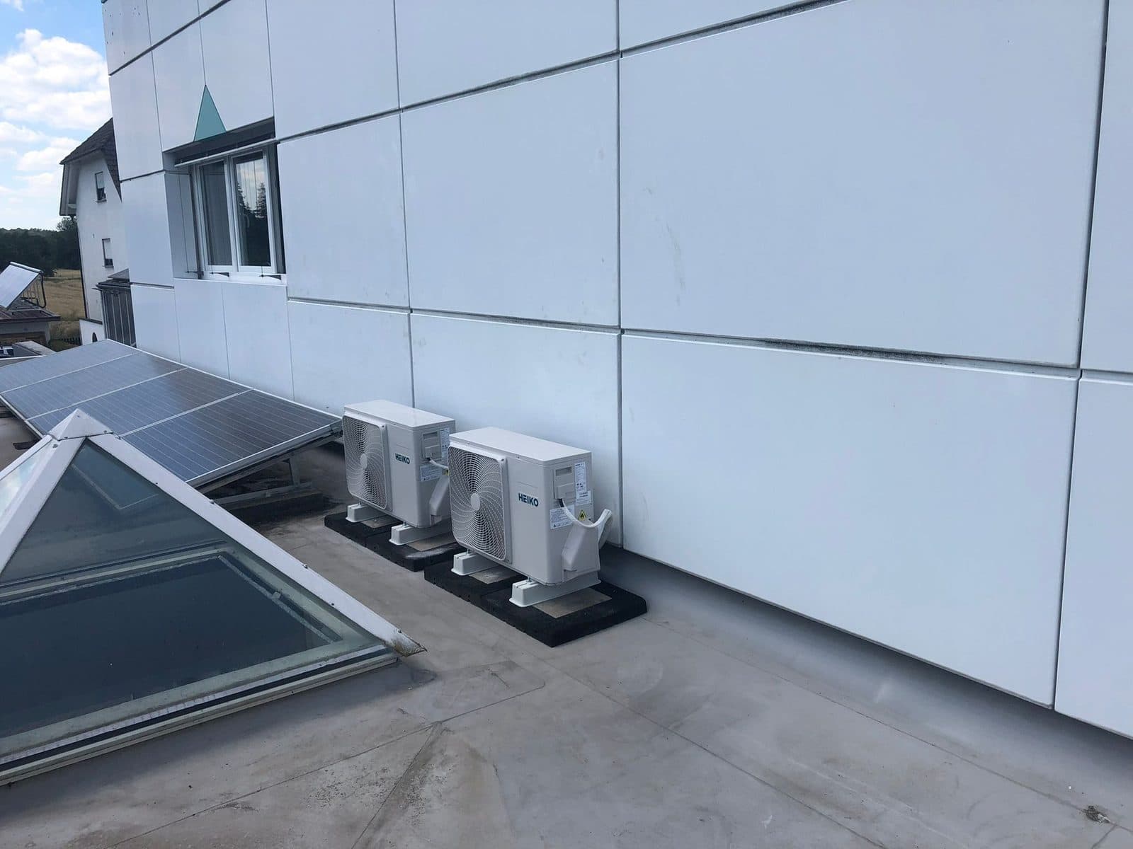 Multisplit-Klimaanlage Außengeräte auf dem Dach, Kesmiris Darmstadt